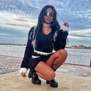 Meet your Posher, Thaila